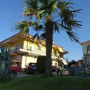 gkoloi-studios-apartments.hotelschalkidiki.net/